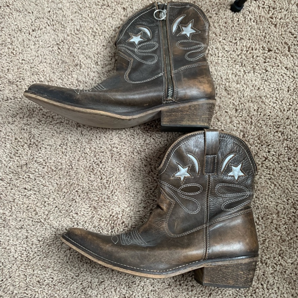 Ankle cowboy boots size 41.
